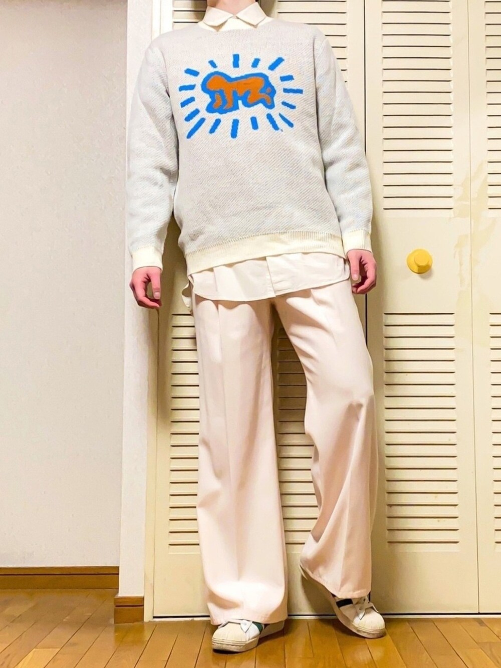 「春コーデ、ワントーンコーデ、シンプルコーデ、オールホワイト、ニット、ワイドパンツ、HARE、+J、SHIPS JET BLUE、おしゃれさんと繋がりたい」｜「SHIPS JET BLUEのアイテム（ニット/セーター、ホワイト系）」を使った、ゐをりさん（メンズ・171cm）の春コーディネートの1枚目の写真