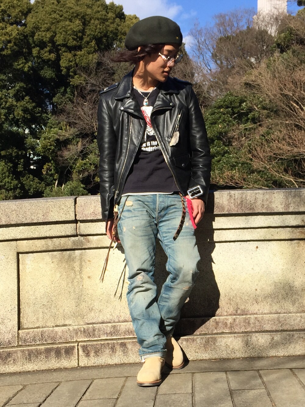 「カジュアル、大人コーデ、春コーデ、黒、アメカジ、TENDERLOIN、ライダース、バイカースタイル、RED WING、ベレー帽」｜「GDCのBIG BERRET（ハンチング/ベレー帽、グリーン系）」を使った、Jackさん（メンズ・171cm）の冬コーディネートの1枚目の写真