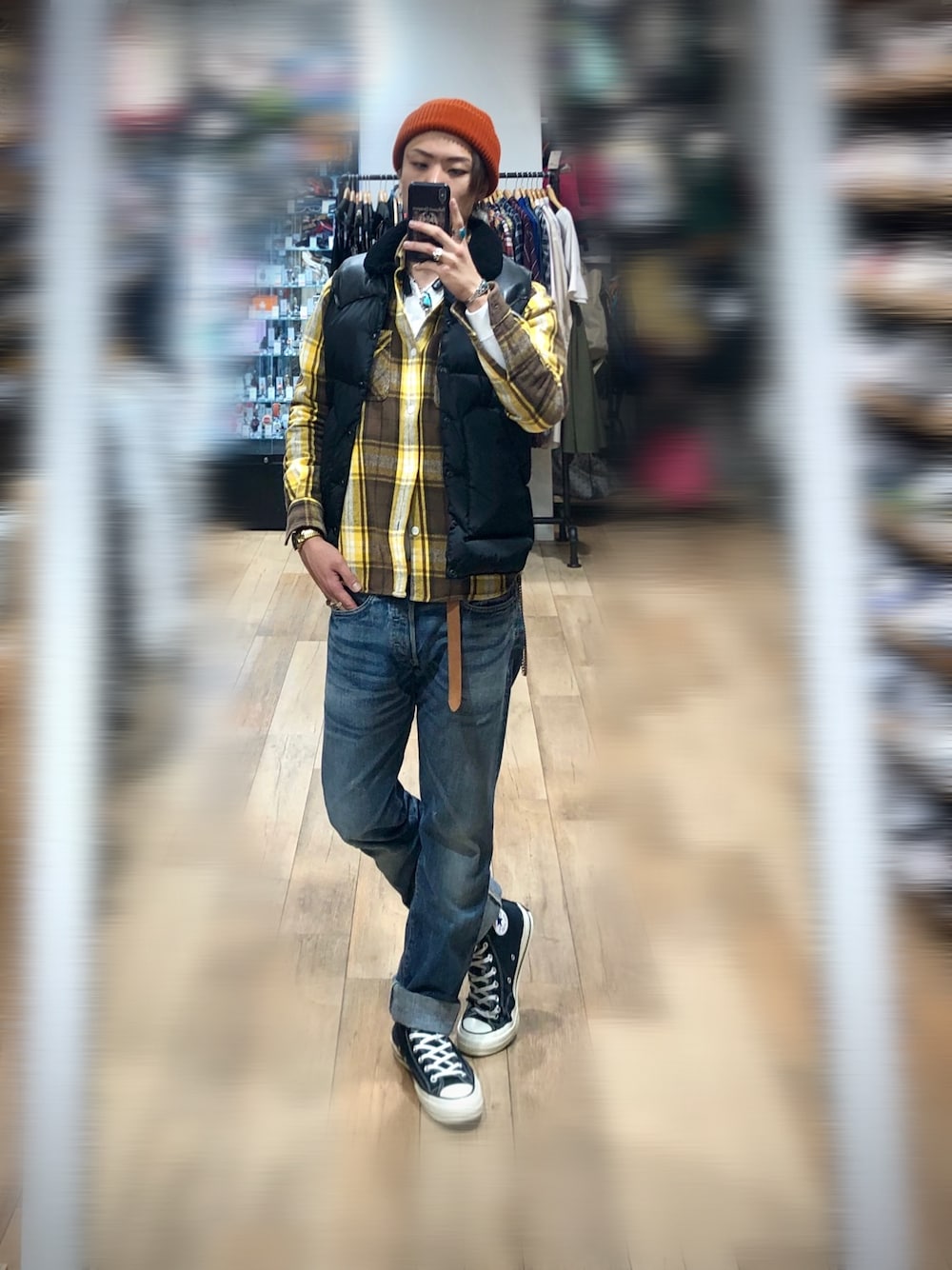 「秋コーデ、アメカジ、チェック、ダウンベスト、休日スタイル、rrl、STANDARD CALIFORNIA、COOTIE、コンバース、CT70s」｜「COOTIE PRODUCTIONSのWatch Cap（ニットキャップ/ビーニー、オレンジ系）」を使った、Jackさん（メンズ・171cm）の秋コーディネートの1枚目の写真