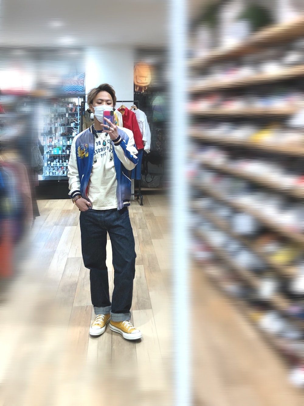「スカジャン、テーラー東洋、春コーデ、アメカジ、ヴィンテージ、デニム、Levi's、コンバース、スニーカー、カジュアル」｜「TAILOR TOYOのRoaring Tiger×Landscape Aging model（スカジャン、ブルー系）」を使った、Jackさん（メンズ・171cm）の春コーディネートの1枚目の写真