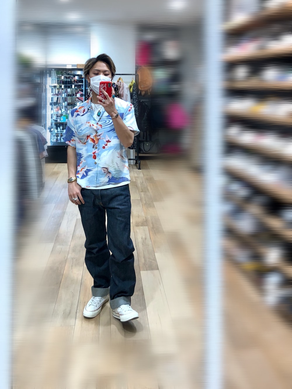 「夏、サンサーフ、アロハシャツ、夏コーデ、LEE、コンバース、アメカジ、カジュアルコーデ、デニム、Hanes」｜「SUN SURFのGold Fish 19ss（シャツ/ブラウス、ブルー系）」を使った、Jackさん（メンズ・171cm）の春コーディネートの1枚目の写真