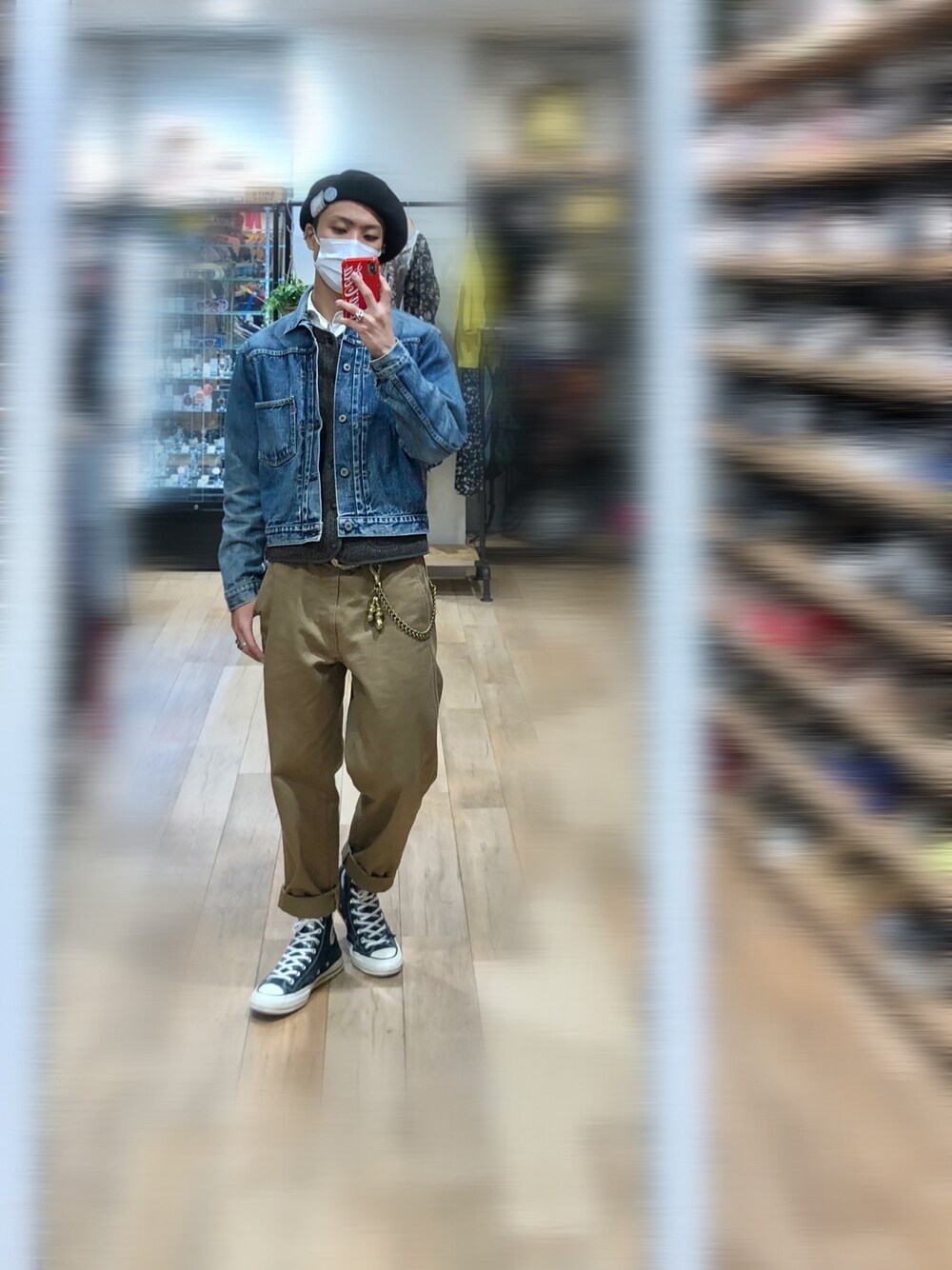 「キレイめ、秋のコーデ、オトナカジュアル、converse、チノパン、デニムジャケット、アメカジ、ブラウンズビーチ、UNIQLO U、ベレー帽」｜「THE H.W. DOG & CO. のTHE H.W. DOG&CO. | BASIC BERET D-00219（ハンチング/ベレー帽、ブラック系）」を使った、Jackさん（メンズ・171cm）の秋コーディネートの1枚目の写真