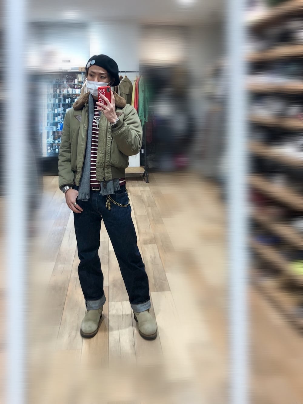 「冬コーデ、アメカジ、冬、フライトジャケット、リーバイス、ベレー帽、RED WING、ウォレットチェーン、エンジニアブーツ、オトナカジュアル」｜「Buzz Rickson'sのB-15A（ミリタリージャケット、グリーン系）」を使った、Jackさん（メンズ・171cm）の冬コーディネートの1枚目の写真