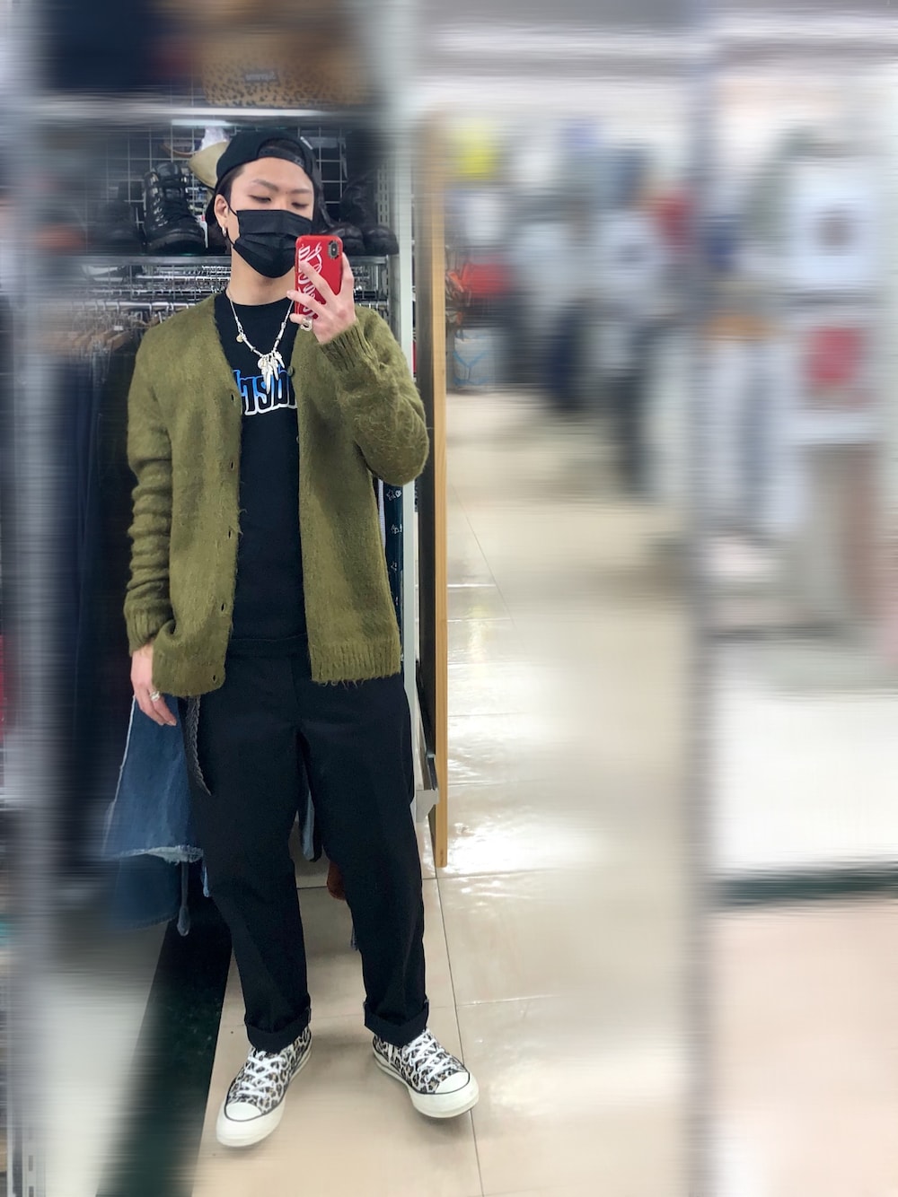 「休日コーデ、モヘアカーディガン、カートコバーン、グランジ、TENDERLOIN、Dickies、コンバース、レオパード、キャップ、黒」｜「TOWNCRAFTのTOWN CRAFT / タウンクラフト SOLID JAQUARD 70S CARDIGAN（カーディガン/ボレロ、グリーン系）」を使った、Jackさん（メンズ・171cm）の冬コーディネートの1枚目の写真