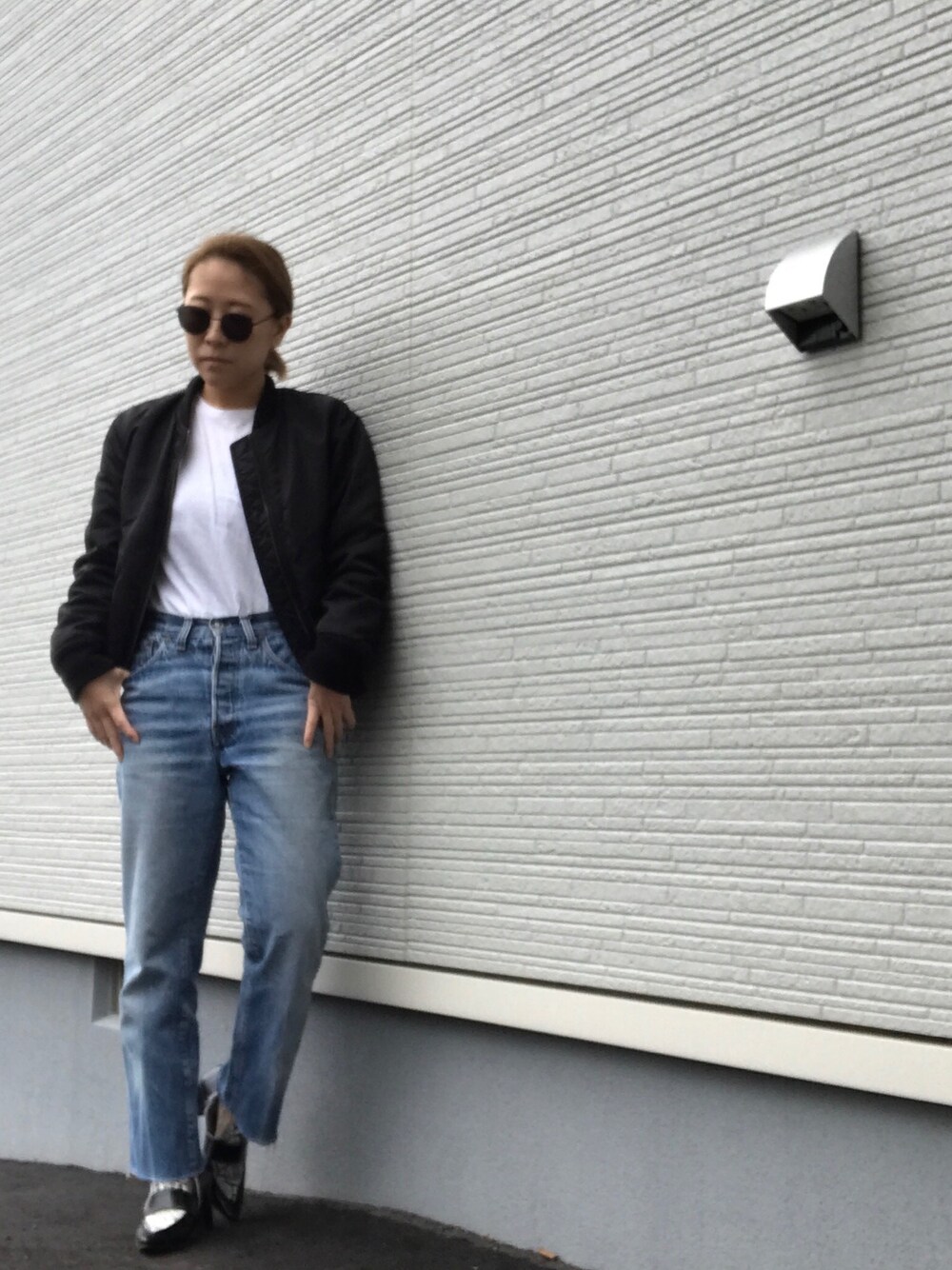 「Levi's、Hanes、SHIPS、ユニクロ、UNIQLO、ESPERANZA、ママコーデ、デニム、denim、おちびさん」｜「UNIQLOのアイテム（ジャケット/アウター、ブラック系）」を使った、Satomi.Kさん（レディース・147cm）の春コーディネートの1枚目の写真