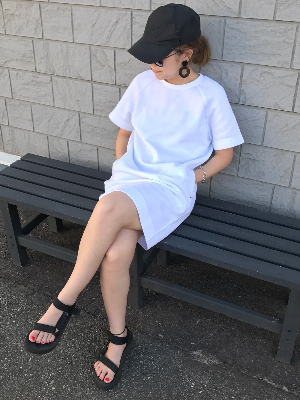 「Y-3、モノトーン、モノトーンコーデ、UNIQLO、teva、ママコーデ、おちびさん」｜「UNIQLOのアイテム（Tシャツ/カットソー、ホワイト系）」を使った、Satomi.Kさん（レディース・147cm）の夏コーディネートの1枚目の写真