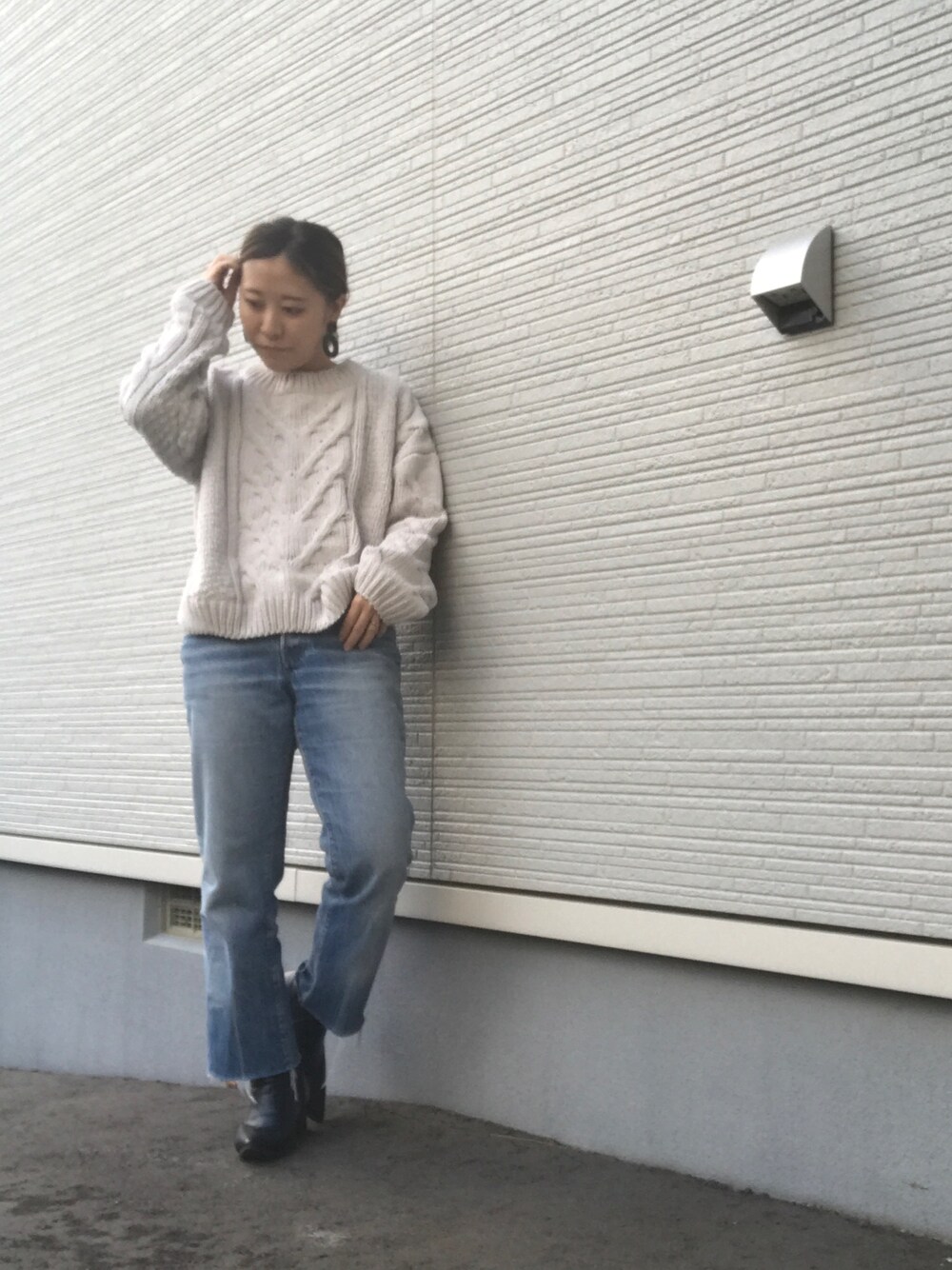 「デニム、denim、Levi's、古着、ママコーデ、ニット」｜「Levi'sのアイテム（デニムパンツ、ブルー系）」を使った、Satomi.Kさん（レディース・147cm）の秋コーディネートの1枚目の写真
