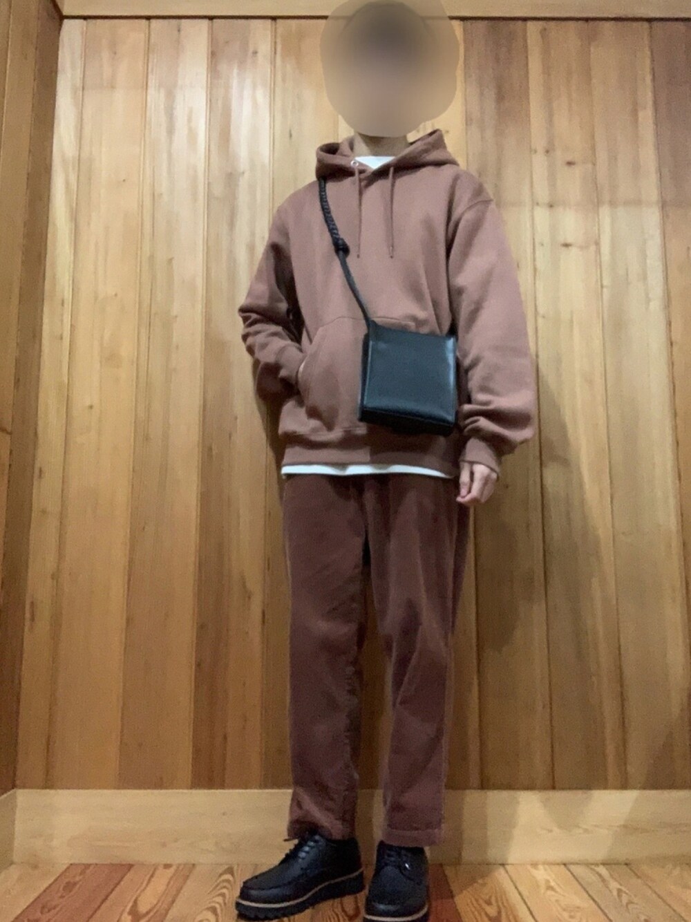 「チョコ色に染まれ、お洒落さんとつながりたい、プチプラコーデ、ビッグシルエット、低身長コーデ、ファッションの力を信じよう、パーカーコーデ、シャークソール、ブラウン、フォローお願いします」｜「GUのアイテム（パーカー、オレンジ系）」を使った、りくとさん（メンズ・165cm）の冬コーディネートの1枚目の写真