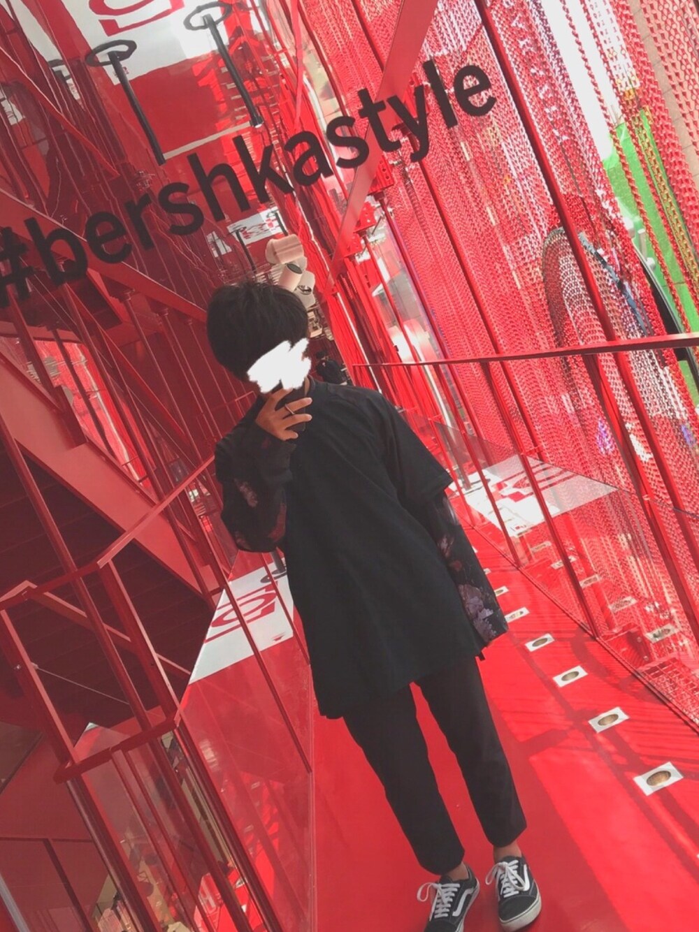 「LAD MUSICIAN、Y-3、花柄、ハナガラ、VANS、オースク、モノトーン、bershkastyle、赤、高校生コーデ」｜「Y-3のアイテム（Tシャツ/カットソー、ブラック系）」を使った、M a s a k iさん（メンズ・165cm）の春コーディネートの1枚目の写真