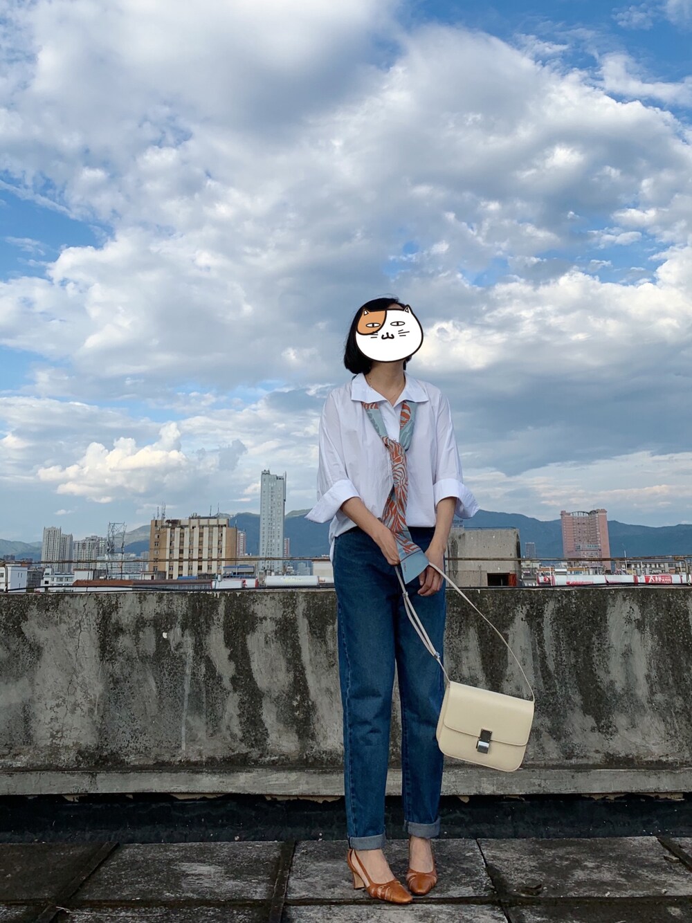 「guidoのアイテム（パンプス、ブラウン系）」を使った、YUKIさん（レディース・166cm）の秋コーディネートの1枚目の写真