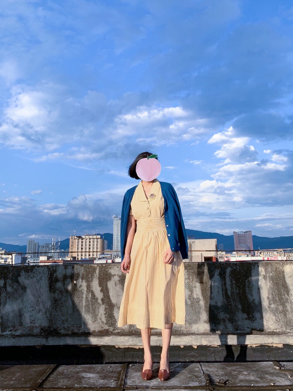 「古着のアイテム（ブローチ/コサージュ、パープル系）」を使った、YUKIさん（レディース・166cm）の秋コーディネートの1枚目の写真