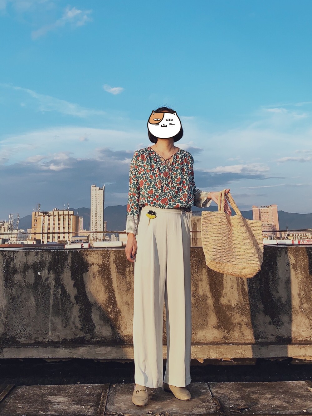 「西西和のアイテム（ブローチ/コサージュ、イエロー系）」を使った、YUKIさん（レディース・166cm）の秋コーディネートの1枚目の写真