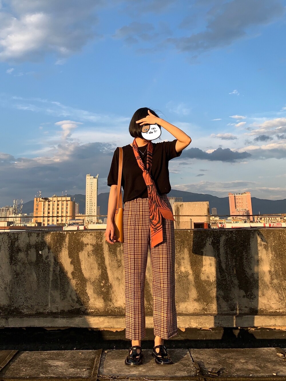 「周大福のアイテム（ネックレス、ゴールド系）」を使った、YUKIさん（レディース・166cm）の秋コーディネートの1枚目の写真