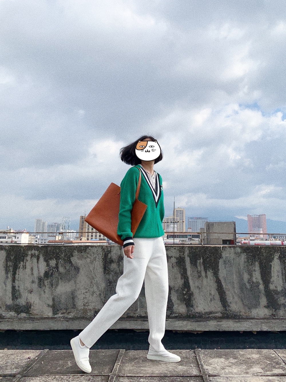 「madewellのMadewell Small Transport Leather Crossbody Tote（ショルダーバッグ、ブラウン系）」を使った、YUKIさん（レディース・166cm）の秋コーディネートの1枚目の写真