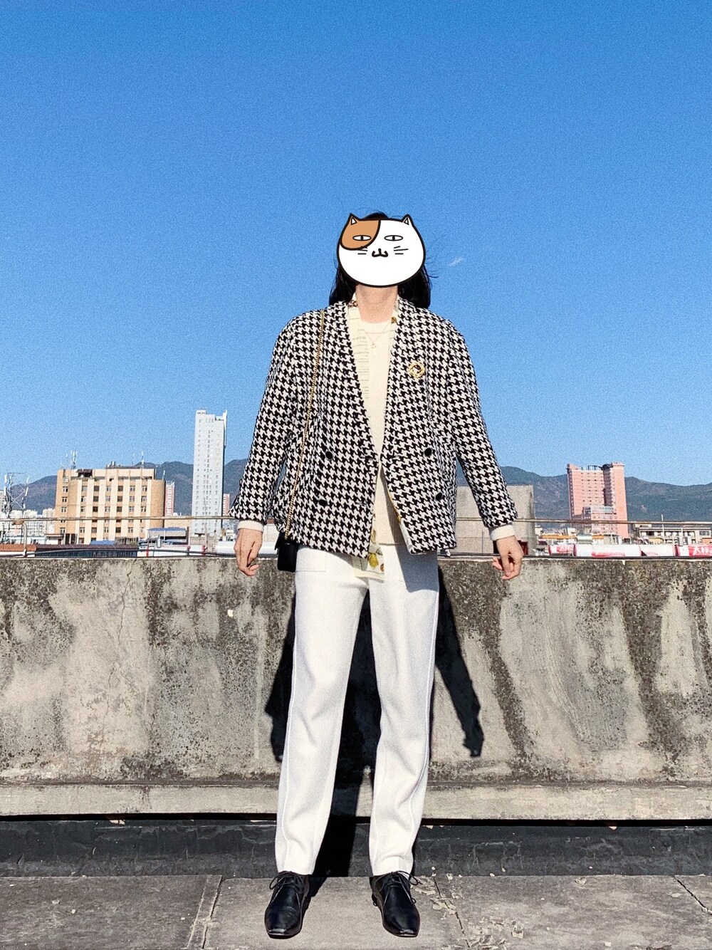 「GUCCIのGucci - GG マーモント ショルダーバッグ ミニ - women - カーフレザー - ワンサイズ（ショルダーバッグ、ブラック系）」を使った、YUKIさん（レディース・166cm）の冬コーディネートの1枚目の写真
