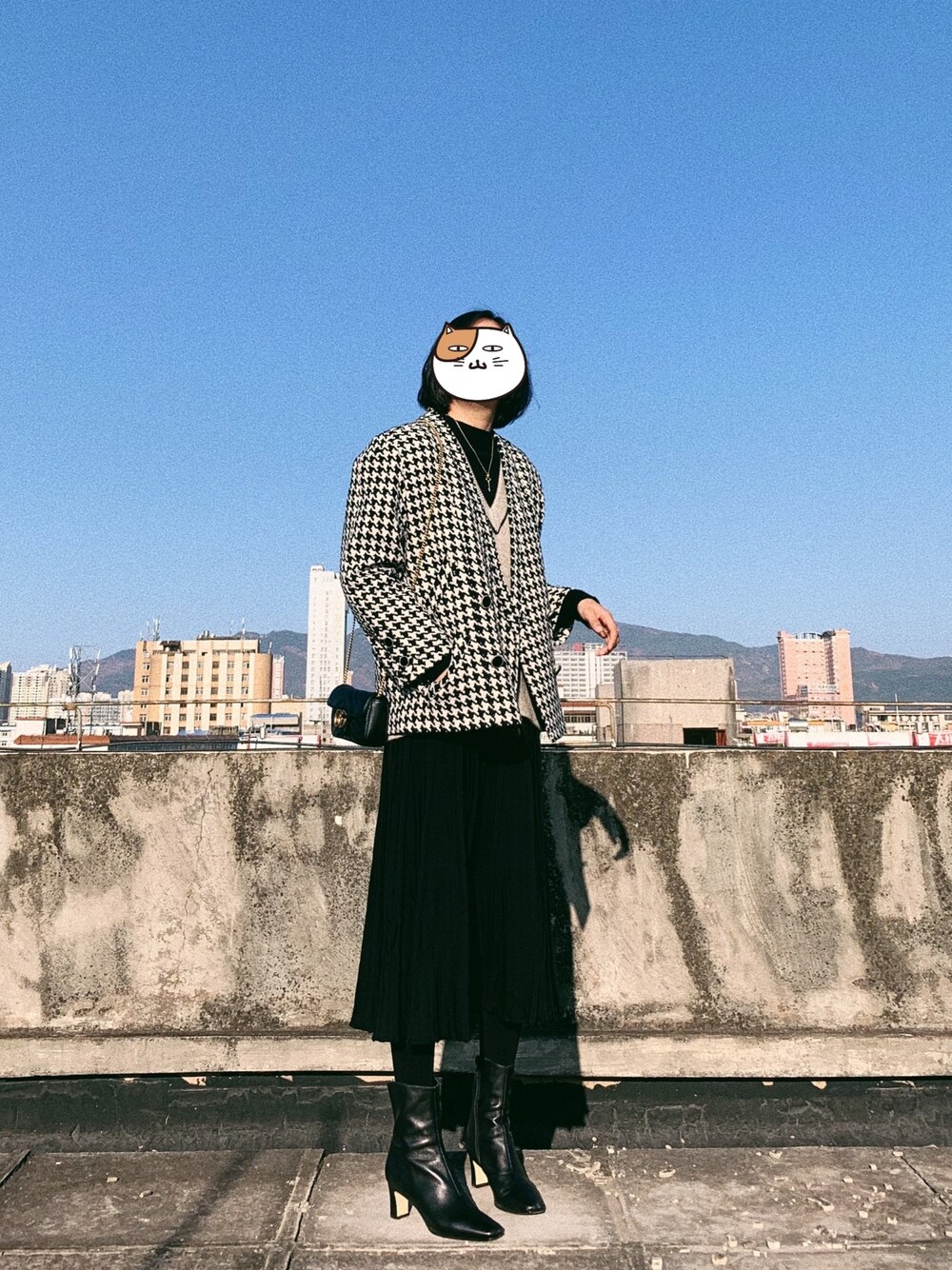 「guidoのアイテム（シューズ、ブラック系）」を使った、YUKIさん（レディース・166cm）の冬コーディネートの1枚目の写真