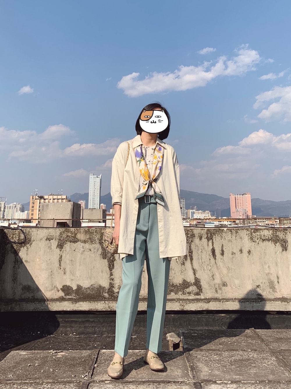 「CHANNELのアイテム（バッグ、その他）」を使った、YUKIさん（レディース・166cm）の春コーディネートの1枚目の写真
