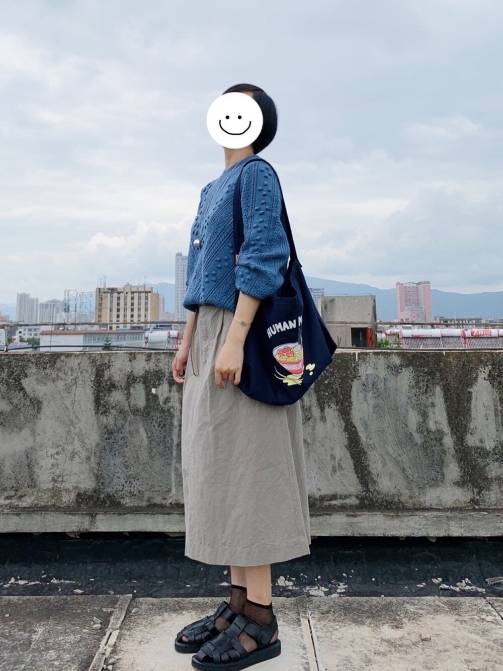 「ootd、休闲、复古、基础款、盐系风格」｜「THE ROWのTHE ROW Gaia 2（その他シューズ、ホワイト系）」を使った、YUKIさん（レディース・166cm）の秋コーディネートの1枚目の写真