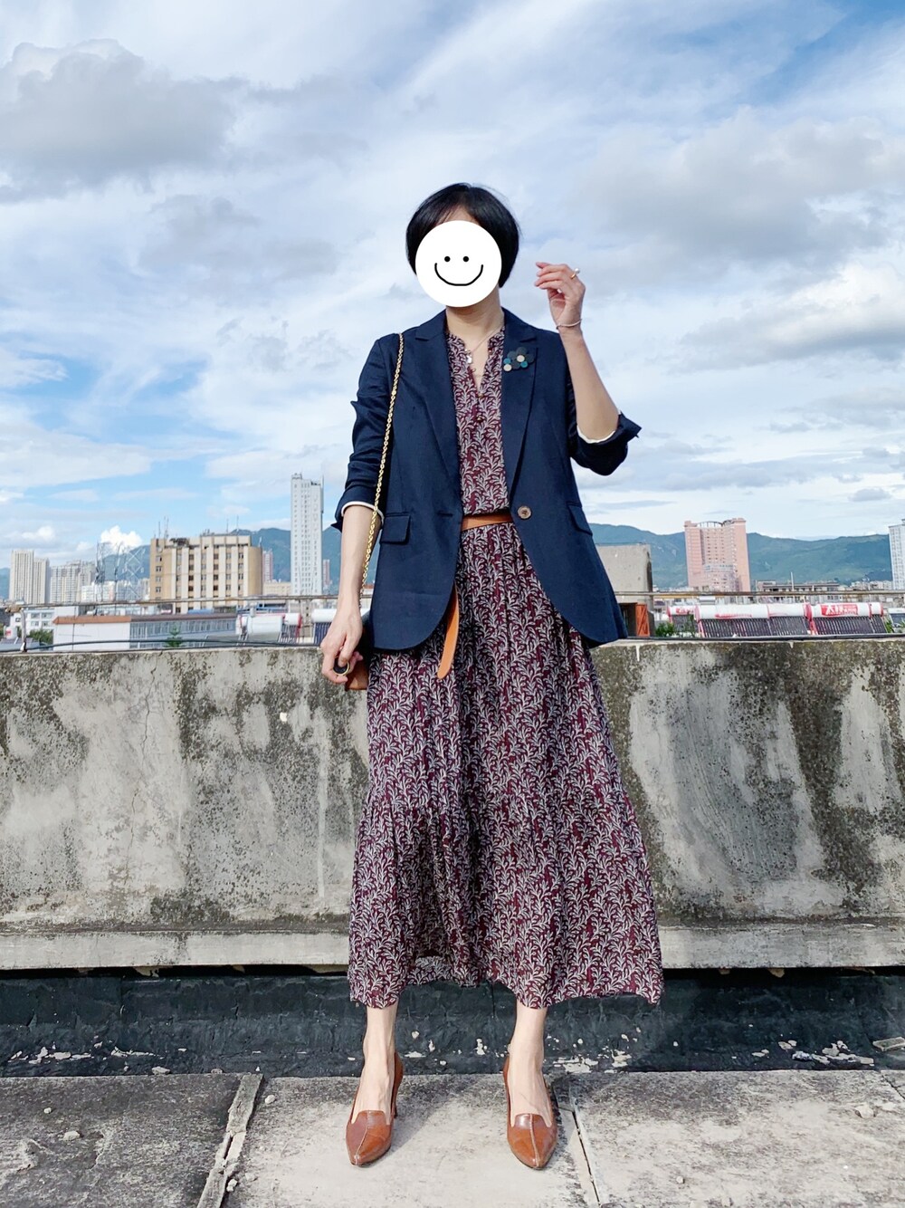 「ootd、休闲、复古、日系极简、女人味、基础款、通勤穿搭」｜「vanessabrunoのアイテム（スカート、ブラウン系）」を使った、YUKIさん（レディース・166cm）の秋コーディネートの1枚目の写真