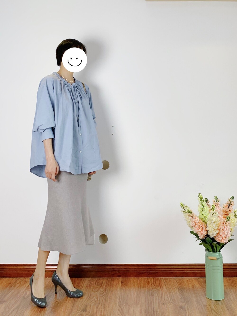 「ootd、夏、休闲、复古、日系极简、oversize、女人味、通勤穿搭」｜「楊十三のアイテム（シャツ/ブラウス、ブルー系）」を使った、YUKIさん（レディース・166cm）の秋コーディネートの1枚目の写真