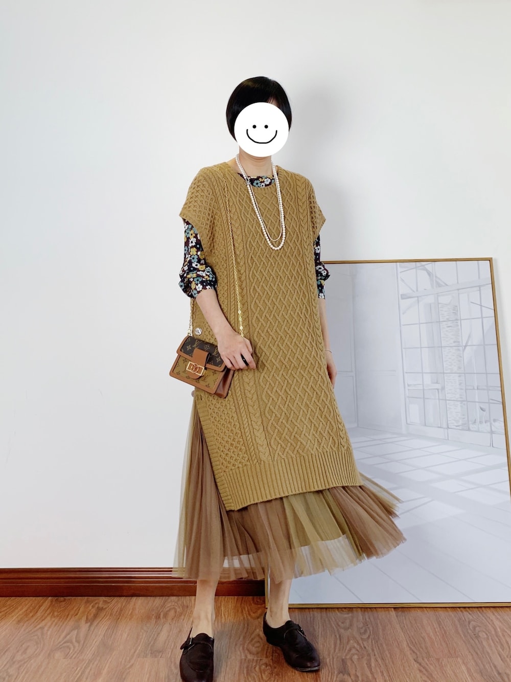 「ootd、休闲、街头搭配、连衣裙、基础款、盐系风格、通勤穿搭」｜「LOUIS VUITTONのアイテム（バッグ、ブラウン系）」を使った、YUKIさん（レディース・166cm）の秋コーディネートの1枚目の写真