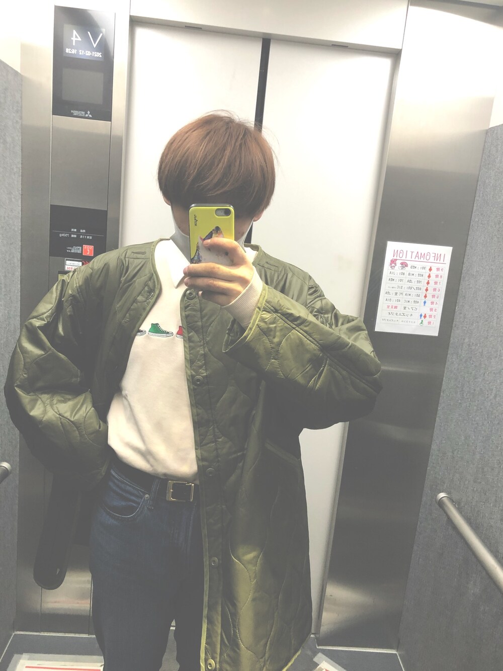 「オーバーサイズ」｜「CONVERSEのアイテム（スウェット、ベージュ系）」を使った、蜂蜜レモンさん（メンズ・170cm）の冬コーディネートの1枚目の写真
