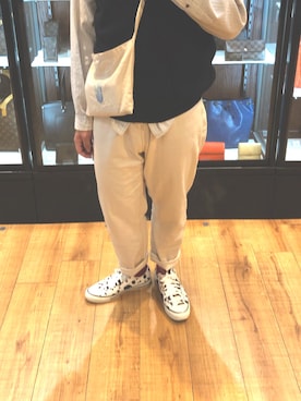 「CONVERSE（コンバース）のアイテム（シューズ、ホワイト系）」を使った、蜂蜜レモンさん（メンズ・170cm）の春コーディネート