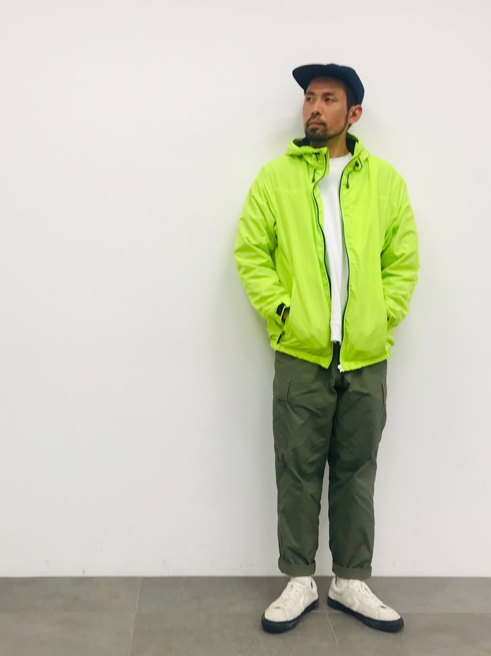 「パステル映える春、シェルパーカー、カーゴパンツ、ootd、MelanCleuge、ちょうどいい大人服、UNIQLO、converse、春コーデ、大人カジュアル」｜「TESTIFYのアイテム（キャップ、ブルー系）」を使った、shuhei nakamuraさん（メンズ・171cm）の春コーディネートの1枚目の写真
