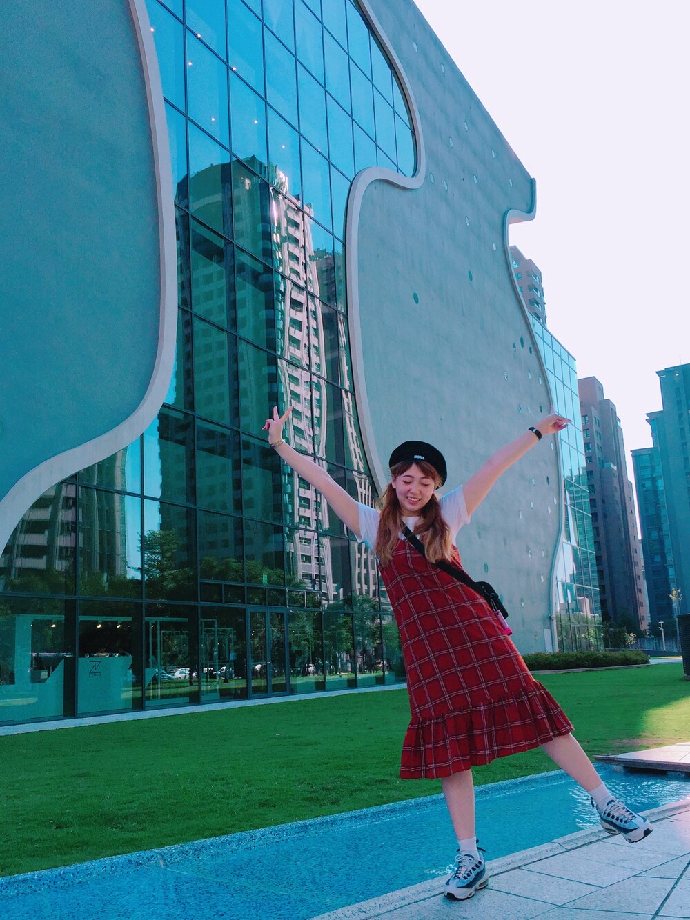 「Taiwan、Taichung、operahouse、LOVE、happy birthday、travel、MermaidDress、beret」｜「planetのアイテム（ワンピース、オレンジ系）」を使った、cocoさん（レディース・163cm）の夏コーディネートの1枚目の写真