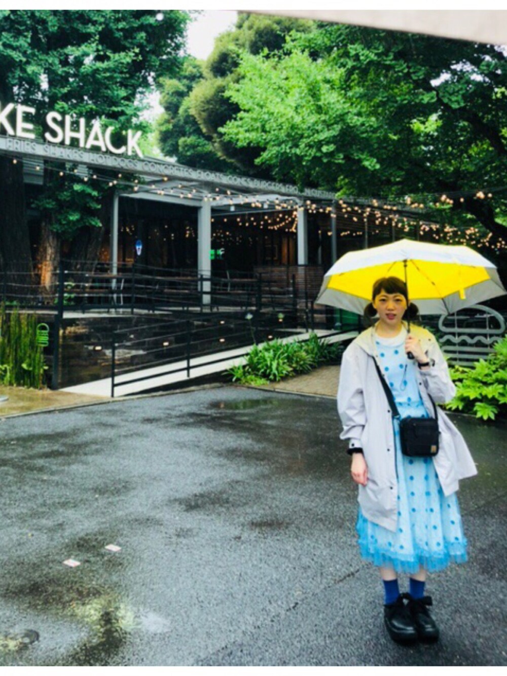 「blue、SHAKE SHAKE、TOKYO、travel、ootd」｜「paishopのアイテム（ワンピース、ブルー系）」を使った、cocoさん（レディース・163cm）の夏コーディネートの1枚目の写真