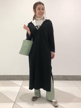「green label relaxing（グリーンレーベルリラクシング）のFFC シルク アソート ミニ スカーフ（バンダナ/スカーフ）」を使った、松岡（matsuoka）さん（レディース・158cm）の冬コーディネート