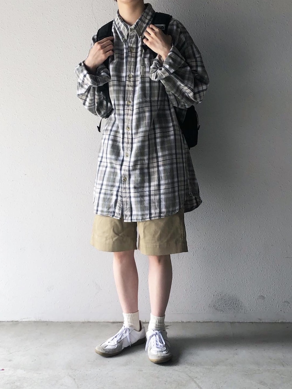 「休日スタイル、少年、メンズライク、シャツスタイル、チェック、ハーフパンツ、古着、古着MIX、リュック、スニーカー」｜「古着のアイテム（シャツ/ブラウス、グリーン系）」を使った、ゆうさん（レディース・157cm）の夏コーディネートの1枚目の写真