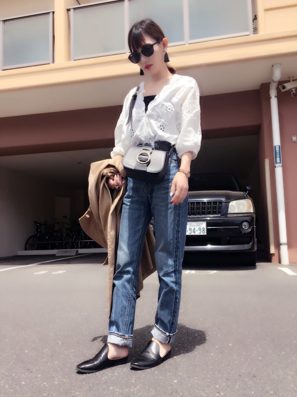 「デニム、春コーデ、大人カジュアル、大人コーデ、レース、レーストップス、ブラウス、ブラウス×デニム、ショルダーバッグ」｜「ＡＮＤＪのパンチングレースドルマンブラウス（シャツ/ブラウス、ホワイト系）」を使った、asamiiさん（レディース・148cm）の春コーディネートの1枚目の写真