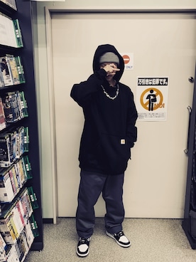 「Carhartt（カーハート）のcarhartt(カーハート) 　M MW Hooded Sweatshirt　オーバーサイズ プルオーバー フーディー パーカー（パーカー、ブラック系）」を使った、よっしーさん（メンズ）の冬コーディネート