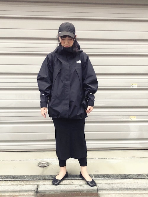 スカートを使った「HYKE × THE NORTH FACE」の人気ファッション