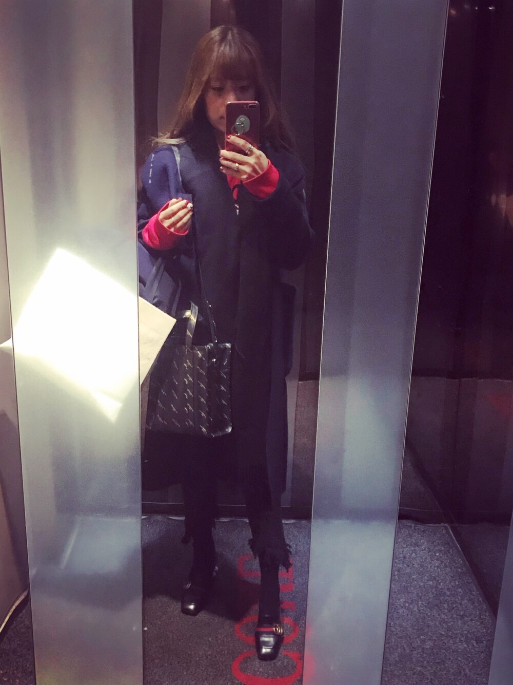 「BALENCIAGAのアイテム（ショルダーバッグ、ブラック系）」を使った、Somnus_daiさん（レディース・160cm）の冬コーディネートの1枚目の写真