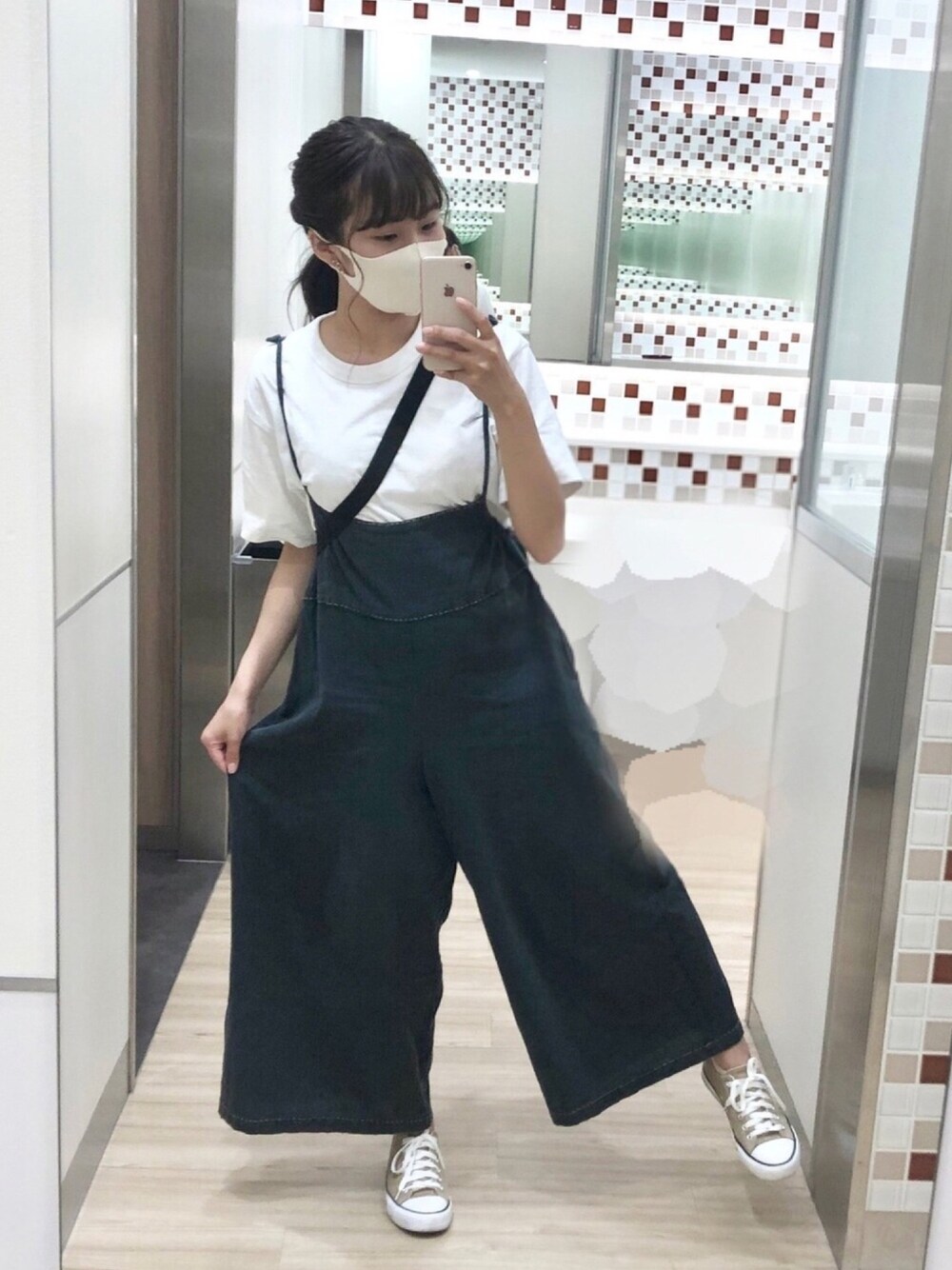 「低身長コーデ、152cm、初夏コーデ、シンプル、お洒落さんとつながりたい、ユニクロ、白Tシャツ、オーバーオール」｜「SM2のアイテム（サロペット/オーバーオール、グリーン系）」を使った、napipii7さん（レディース・152cm）の春コーディネートの1枚目の写真