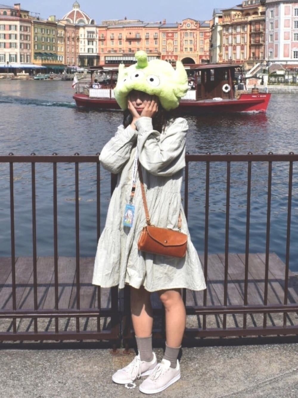 「低身長、152cm、シンプルコーデ、カジュアル、春コーデ、ワンピーススタイル、くすみカラー、初投稿、ディズニー、パステルカラー」｜「AS KNOW AS PINKYのアイテム（ワンピース、グリーン系）」を使った、napipii7さん（レディース・152cm）の春コーディネートの1枚目の写真