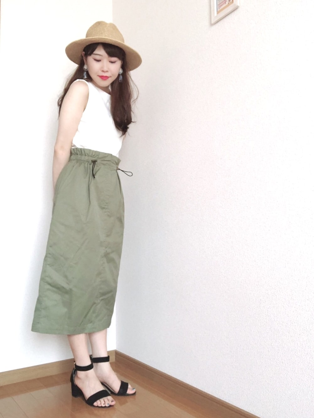 「夏セールで買いました、オトナカジュアル、おしゃれさんと繋がりたい、プチプラコーデ、夏コーデ、大人コーデ、白、カーキ、サンダル、ラフ」｜「ROPE' PICNICのテレコモックネックノースリーブ（Tシャツ/カットソー、ホワイト系）」を使った、Yuuuuuka♥さん（レディース・154cm）の夏コーディネートの1枚目の写真