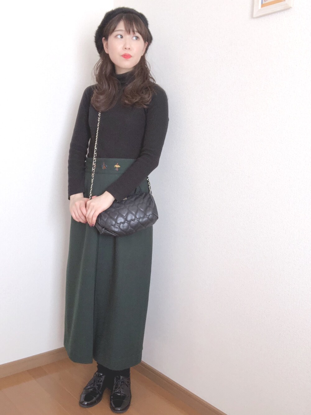 「シンプルおしゃれが好き、シンプルコーデ、休日スタイル、低身長、ブラック、タートルネックニット、ロングスカート、グリーン、ベレー帽」｜「GUのアイテム（ニット/セーター、ブラック系）」を使った、Yuuuuuka♥さん（レディース・154cm）の秋コーディネートの1枚目の写真