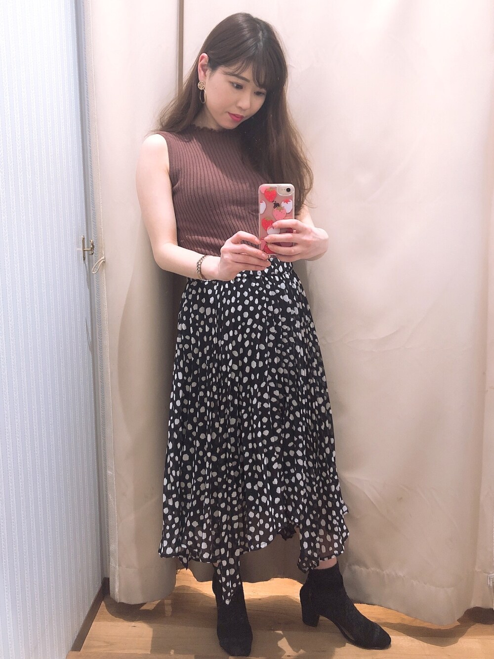 「シンプルコーデ、おしゃれさんと繋がりたい、低身長、レオパード、キレイめ、韓国ファッション、GU、プリーツスカート、earth music&ecology」｜「earth music&ecologyの・スタイルアップリブニット(ノースリーブ)（ニット/セーター、ブラウン系）」を使った、Yuuuuuka♥さん（レディース・154cm）の春コーディネートの1枚目の写真