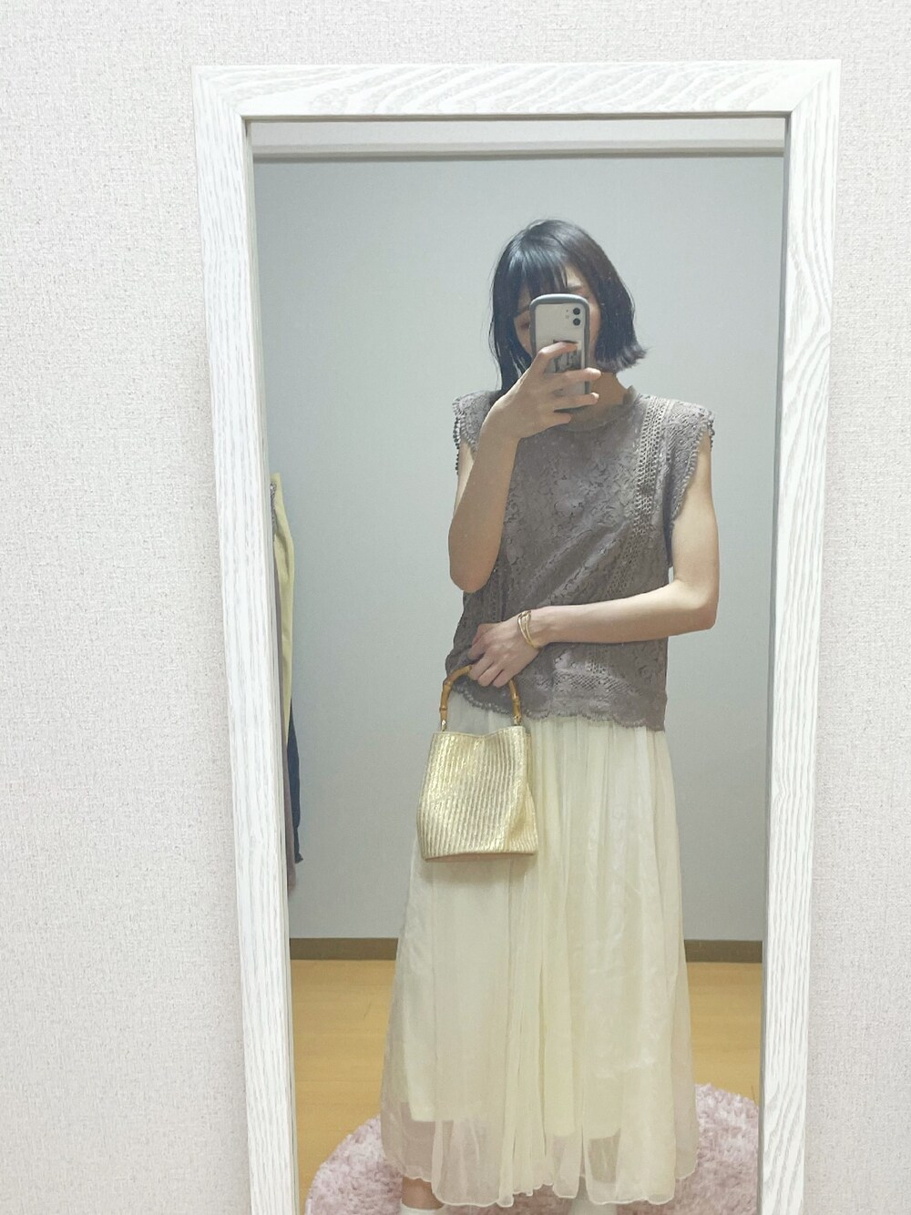 「春夏コーデ、オトナ女子、ラクチンコーデ、夏コーデ、休日スタイル、シャツスタイル、ベージュコーデ、ワントーンコーデ、淡色コーデ、デート」｜「Honeysの総レースプルオーバー（Tシャツ/カットソー、ブラウン系）」を使った、ayu  さん（レディース・162cm）の夏コーディネートの1枚目の写真