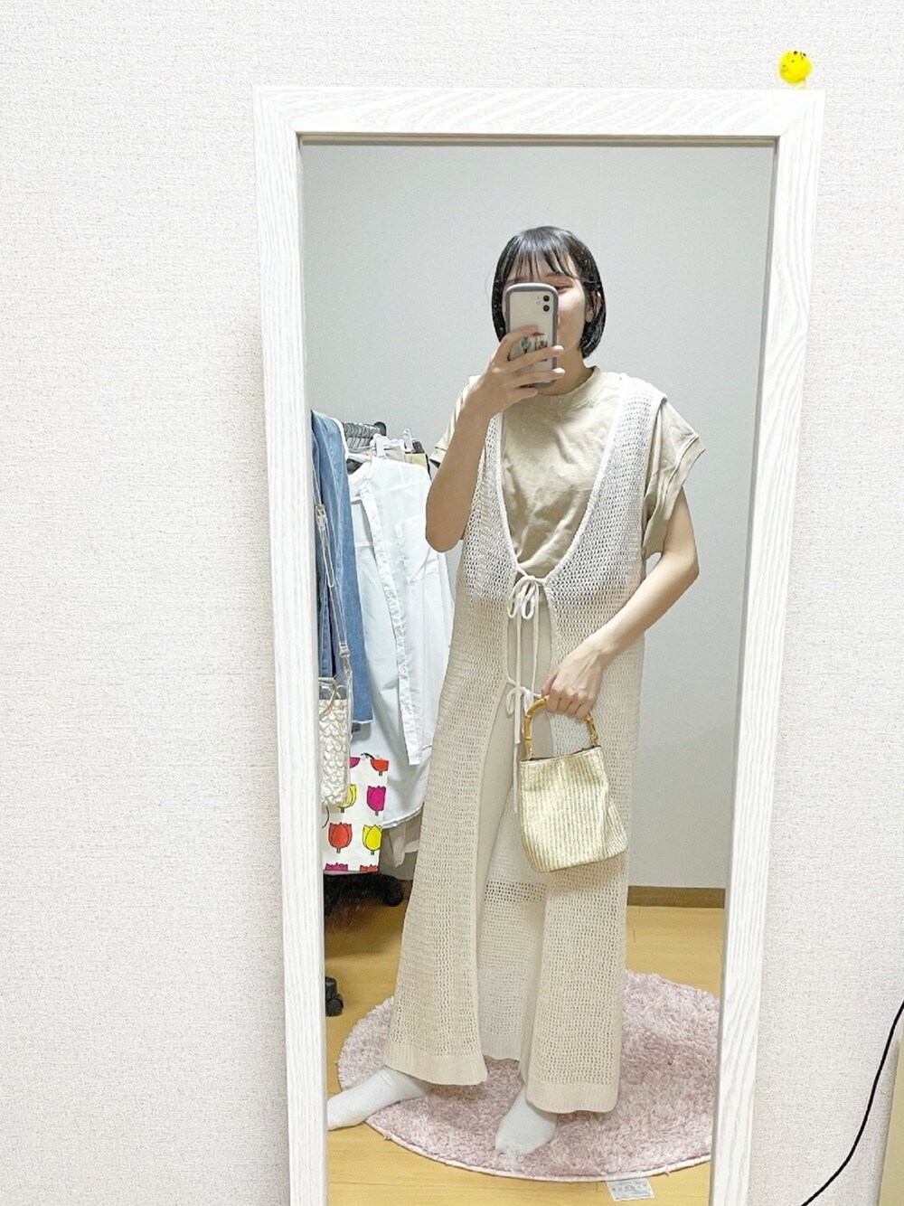 「パンツスタイル、シンプル、メッシュ、ワンピース、レイヤードスタイル、ワントーンコーデ、ベージュ、カラーパンツ、ジレ、きれいめカジュアル」｜「GRLのUSAコットンフレンチスリーブTシャツ（Tシャツ/カットソー、ベージュ系）」を使った、ayu  さん（レディース・162cm）の夏コーディネートの1枚目の写真