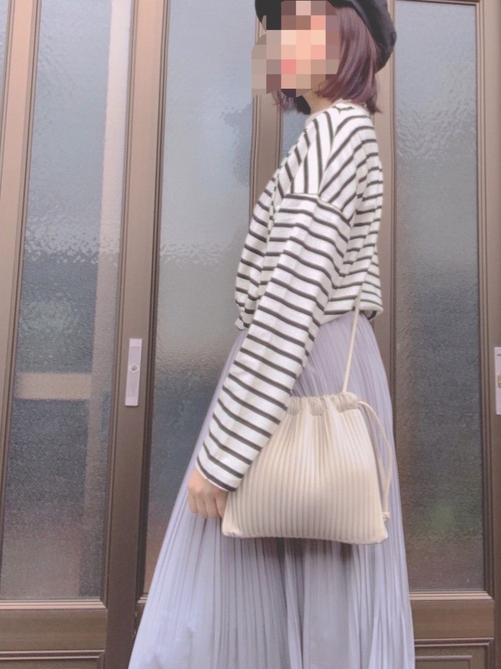 「キャスケット、ボーダー、プリーツスカート、消しプリーツ、シンプル、GU」｜「DHOLICのアイテム（Tシャツ/カットソー、ホワイト系）」を使った、ちゃ。さん（レディース・162cm）の春コーディネートの1枚目の写真