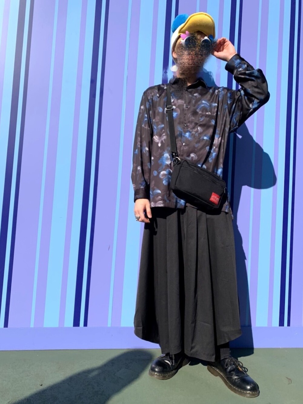 「おしゃれさんと繋がりたい、春、モード系、ドクターマーチン、Studios」｜「STUDIOSのアイテム（シャツ/ブラウス、ブラック系）」を使った、たこやきさん（メンズ・172cm）の冬コーディネートの1枚目の写真