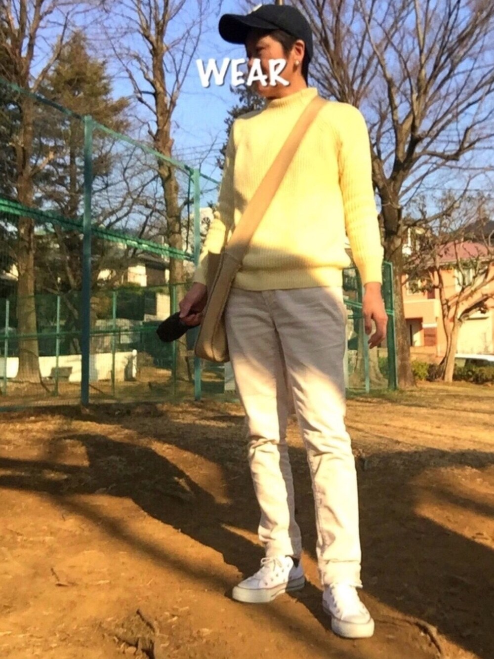 「オトナカジュアル、おさんぽコーデ、無印ニット、コーデュロイパンツ、コンバース、キャップ、柴犬」｜「無印良品のアイテム（ニット/セーター、ベージュ系）」を使った、ゆりさん（レディース・154cm）の冬コーディネートの1枚目の写真