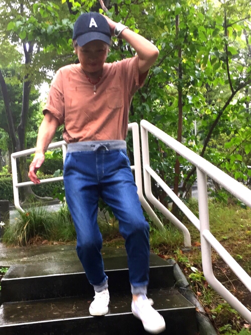 「オトナカジュアル、デニムスウェット、シルバーバングル、ボニちゃんhand made、キャップ、コンバース」｜「PTのアイテム（バングル/リストバンド、シルバー系）」を使った、ゆりさん（レディース・154cm）の秋コーディネートの1枚目の写真