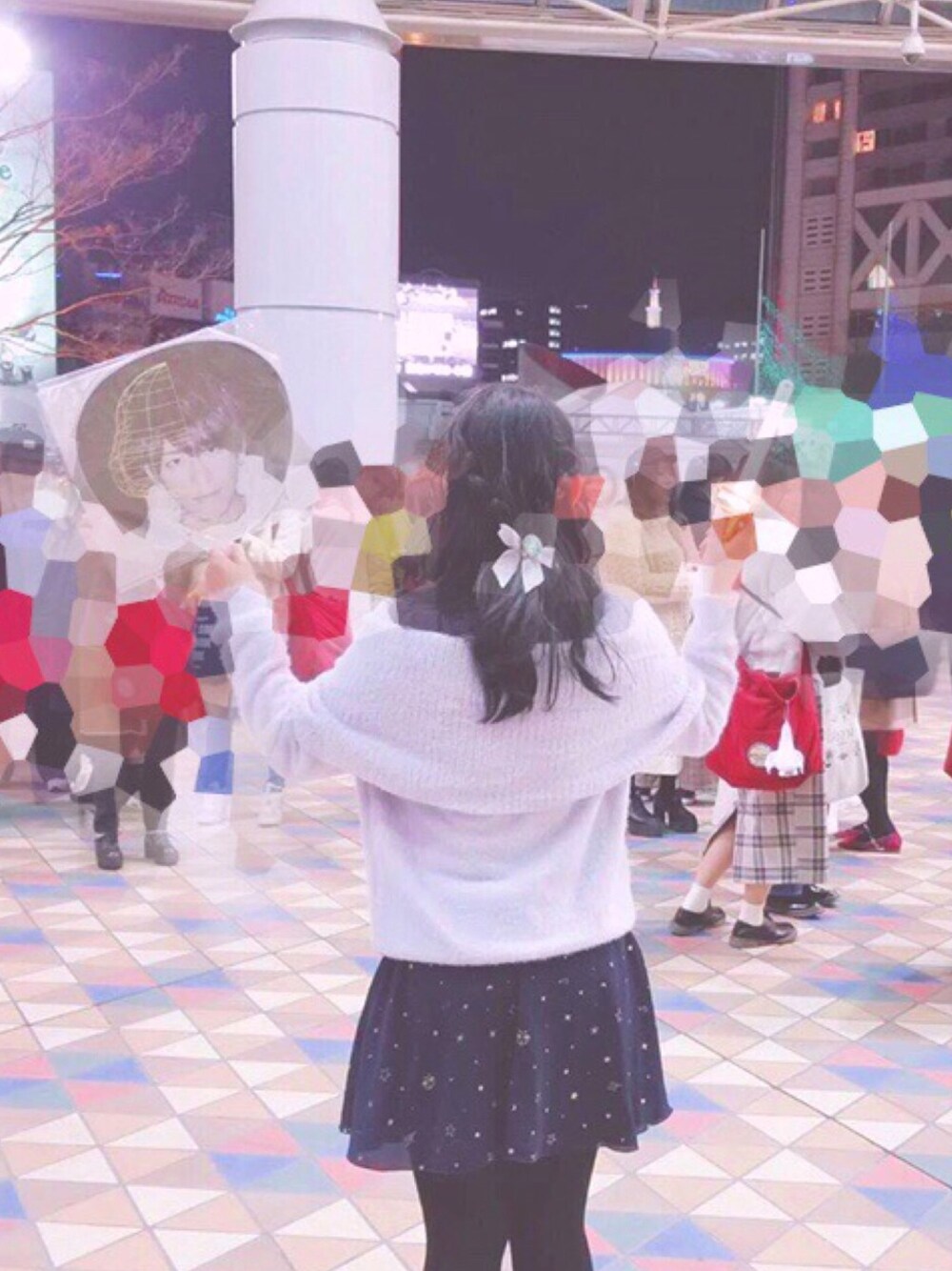 「コンサート、ジャニヲタ、NEWS、紫、星座柄、キュロット、紫ニット、冬コーデ、参戦服」｜「UNIQLOのコンパクトコットンタートルネックT（長袖）（Tシャツ/カットソー、パープル系）」を使った、ゆゆさん（レディース・156cm）の冬コーディネートの1枚目の写真