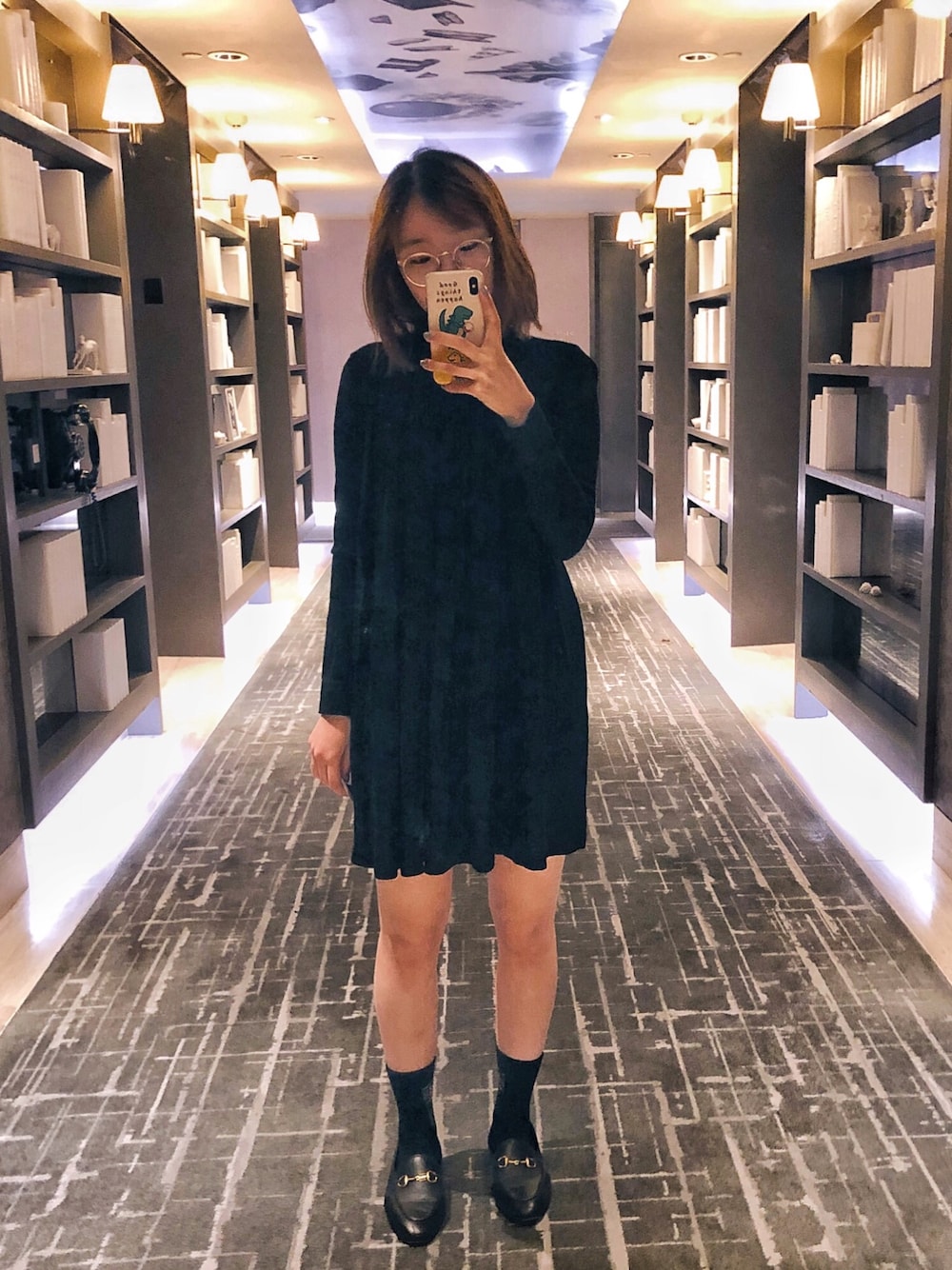 「business casual」｜「COSのアイテム（ワンピース、ブラック系）」を使った、张旻旻并非不正經さん（レディース・160cm）の冬コーディネートの1枚目の写真