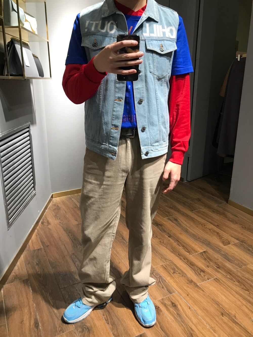 「TOMMY HILFIGERのアイテム（Tシャツ/カットソー、ブルー系）」を使った、不知道该叫什么さん（メンズ・177cm）の秋コーディネートの1枚目の写真
